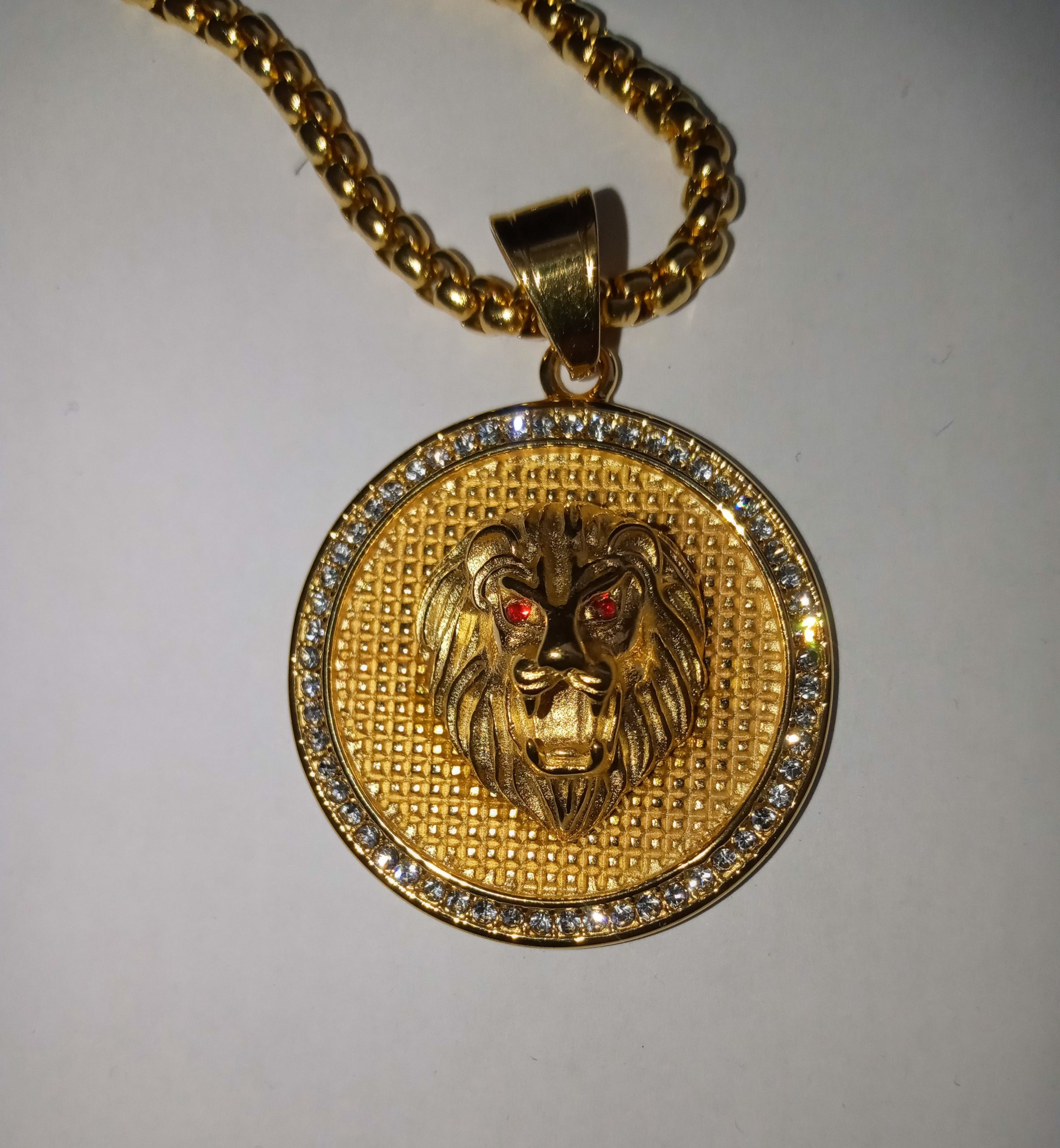 Lion necklace red eyes